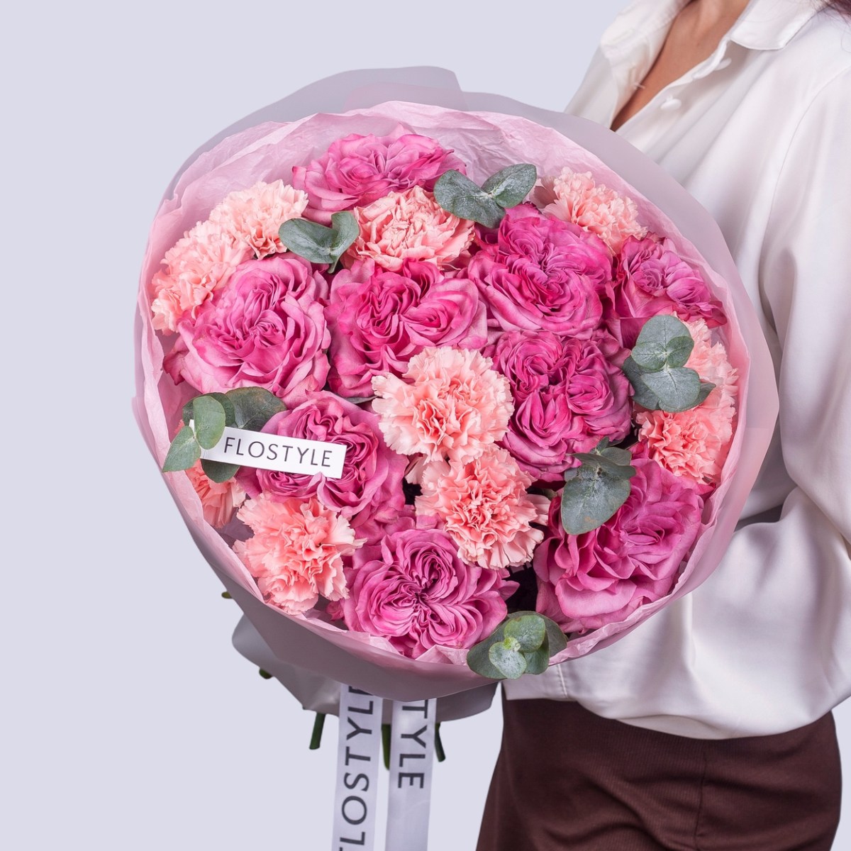 buket s rozami i diantusami 3